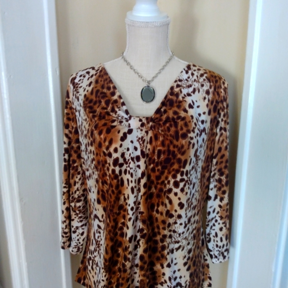 Leopard print woman's top and necklace size 22/24